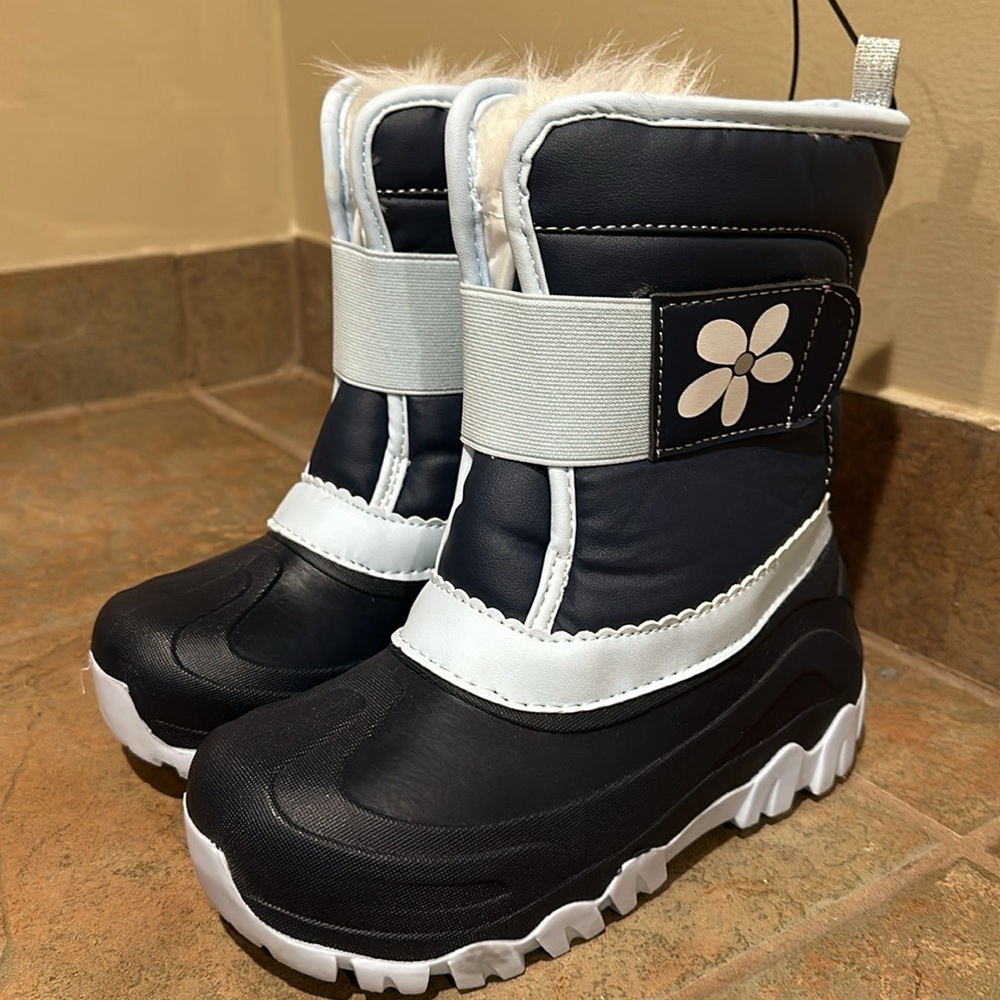 Member’s marks girls snow boots, navy blue, light blue size 13/1 girl boot
